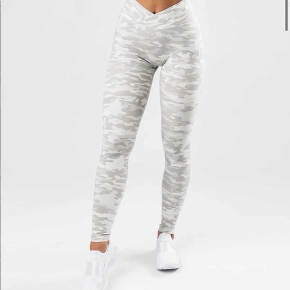 Alphalete Surface Power Leggings - RARE Silver Sky Camo